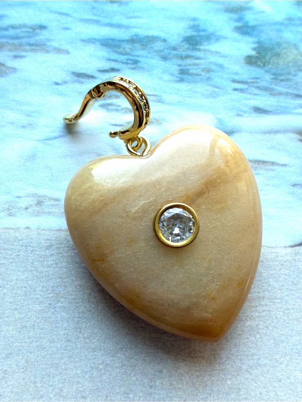 Stone heart pendant with diamond also includes the clip full of zirconias